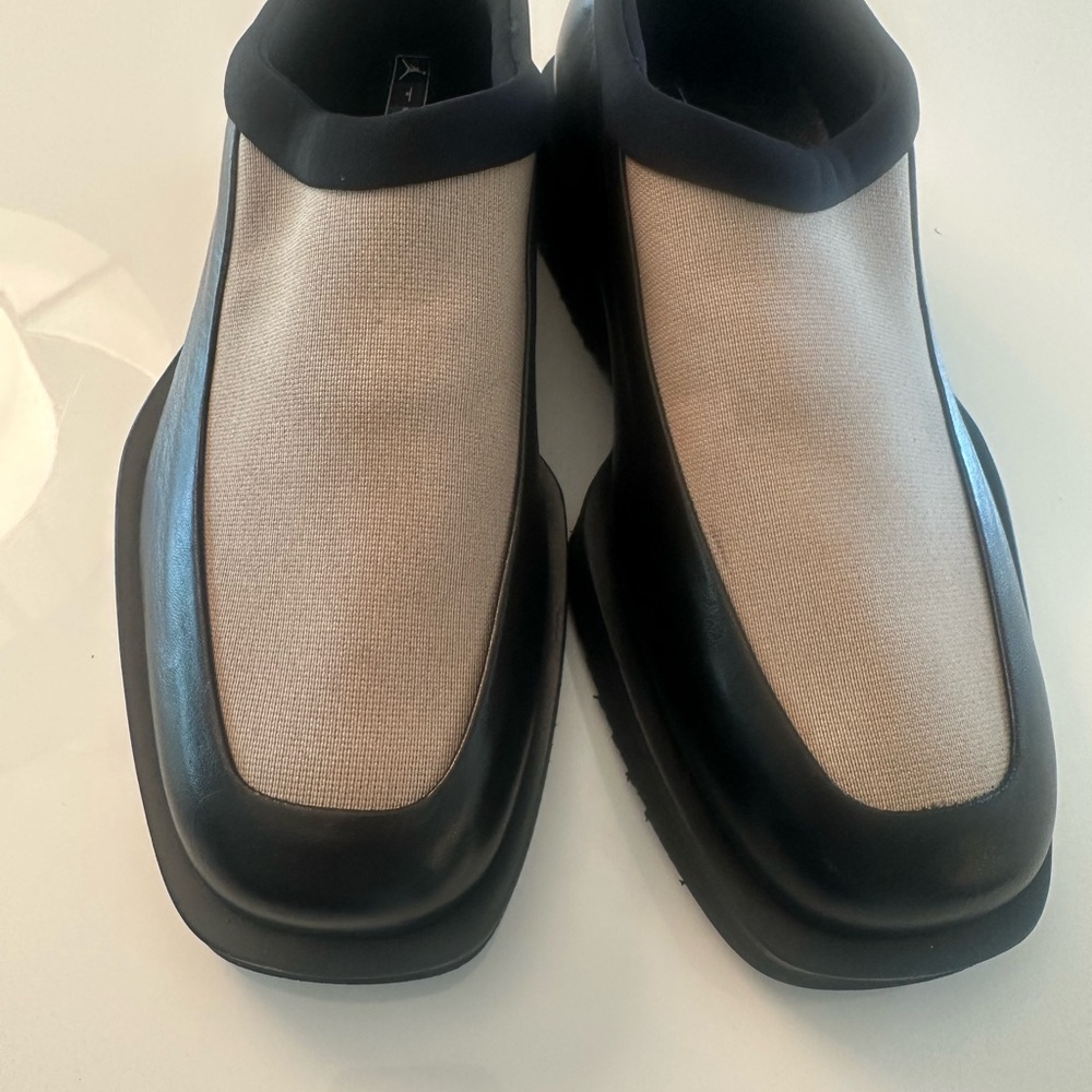 Vintage Men's Black and Beige Slip-On Jordan Casual Shoes size 7